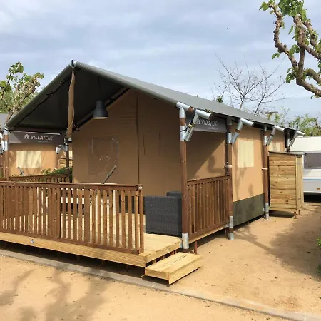 Glamping Blanes Hotel Exterior photo